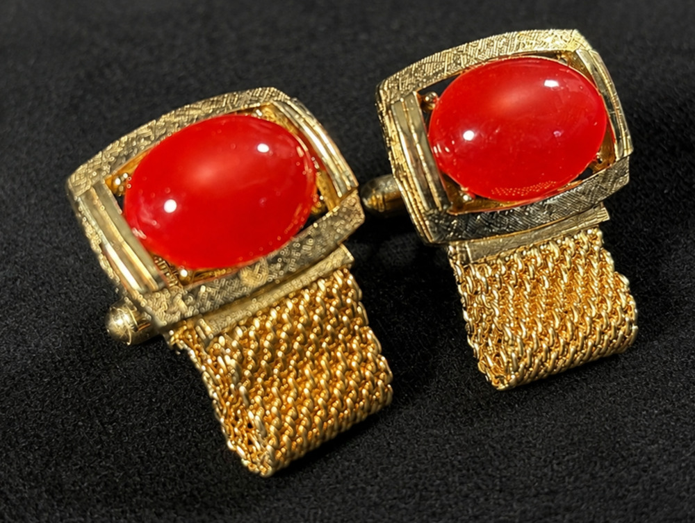 Vintage Red Cabochon Mesh Wraparound Cufflinks Gold Tone Mid Century